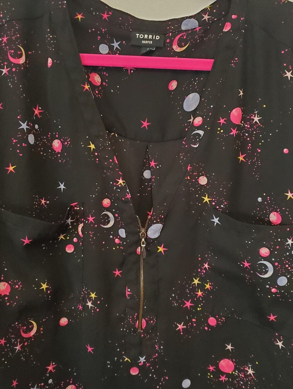 Torrid zip front pullover blouse with galaxy print Size 3X - Picture 3 of 6
